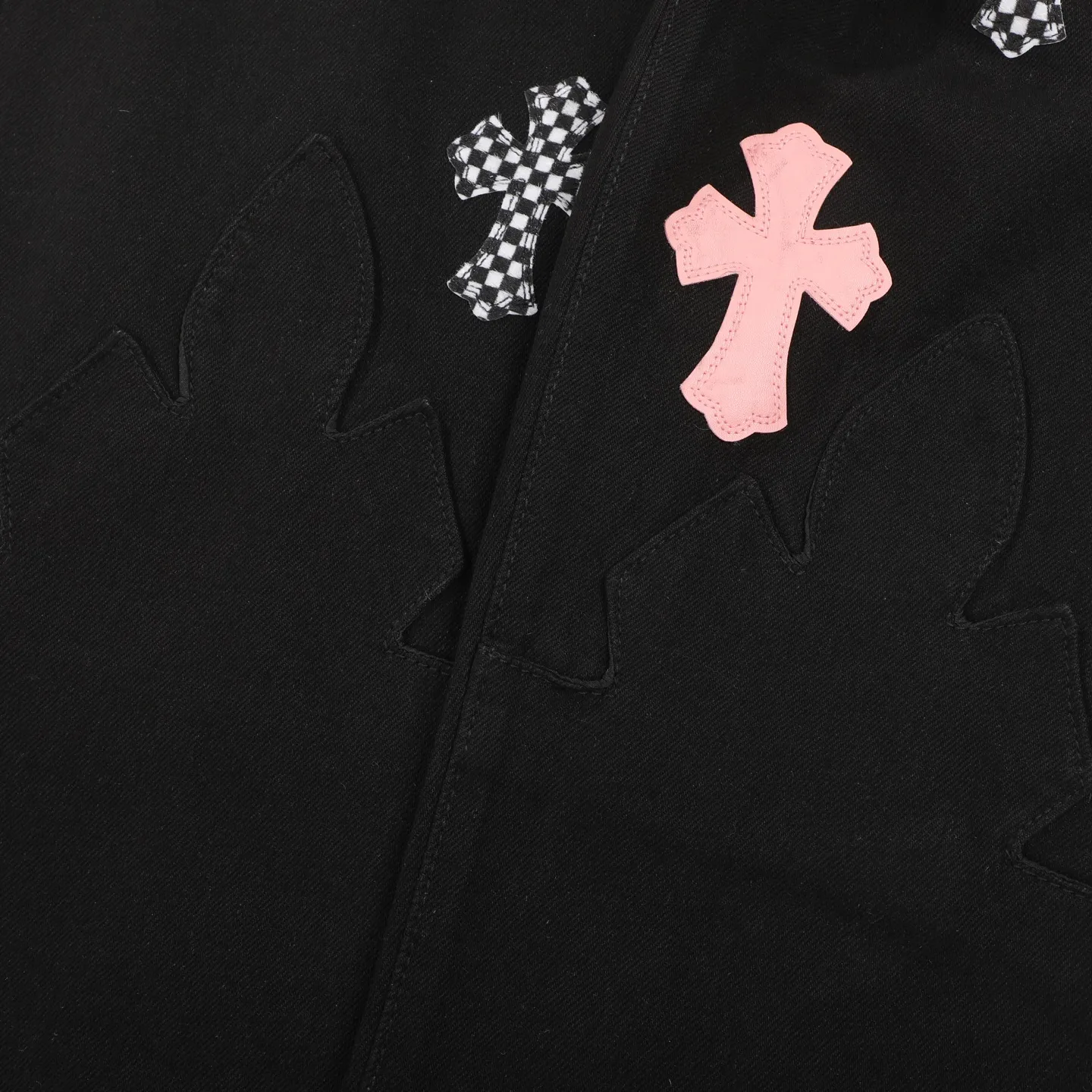 P280 Chrome Hearts ch Chrome Hearts Cherry Blossom Pink Checkerboard Cross Patch Leather Jeans, Original 5W+ It is well known that chromehearts jeans use vintage Levis jeans as the base for creation. They usually add their own unique silver buckles and silver ornaments, plus leather embellishments. This is the reason why the value of these vintage jeans doubles. Because the base is vintage jeans, the jeans themselves have been very soft and comfortable after years of baptism. This can be distinguished from ordinary jeans. Regarding the size, you should also refer to the pants data. Size: 28 30 32 34 (corresponds to S-XL) Size chart: 28 Waist 76 Pants length 104 Hips 102 30 Waist 80 Pants length 105 Hips 106 32 Waist 84 Pants length 106 Hips 110 34 Waist 88 Pants length 107 Hips 114